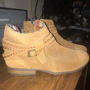 Minnetonka Dixon Boots